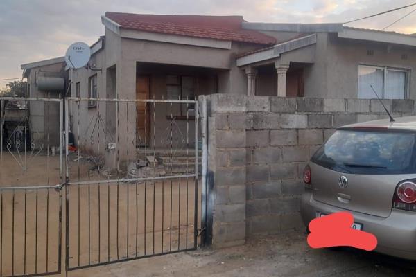 Bhekuzulu is offering a three-bedroom house for sale, with a bathroom, lounge, and kitchen, there is a carport, a starter pack for ...