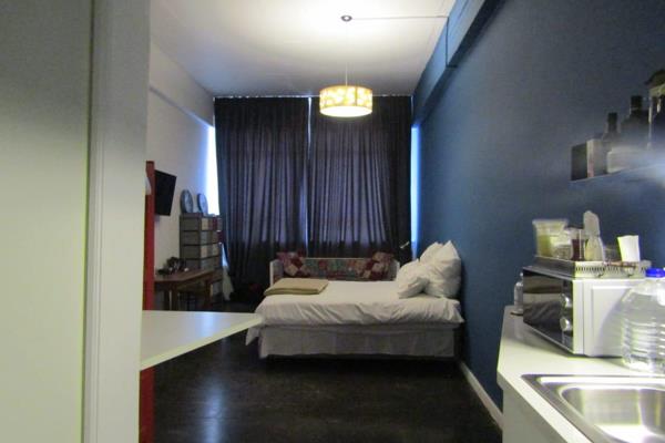 Bachelor unit in Maboneng is u for rental, THE RENTAL AMOUNT DOES NOT INCLUDE UTILITIES ...