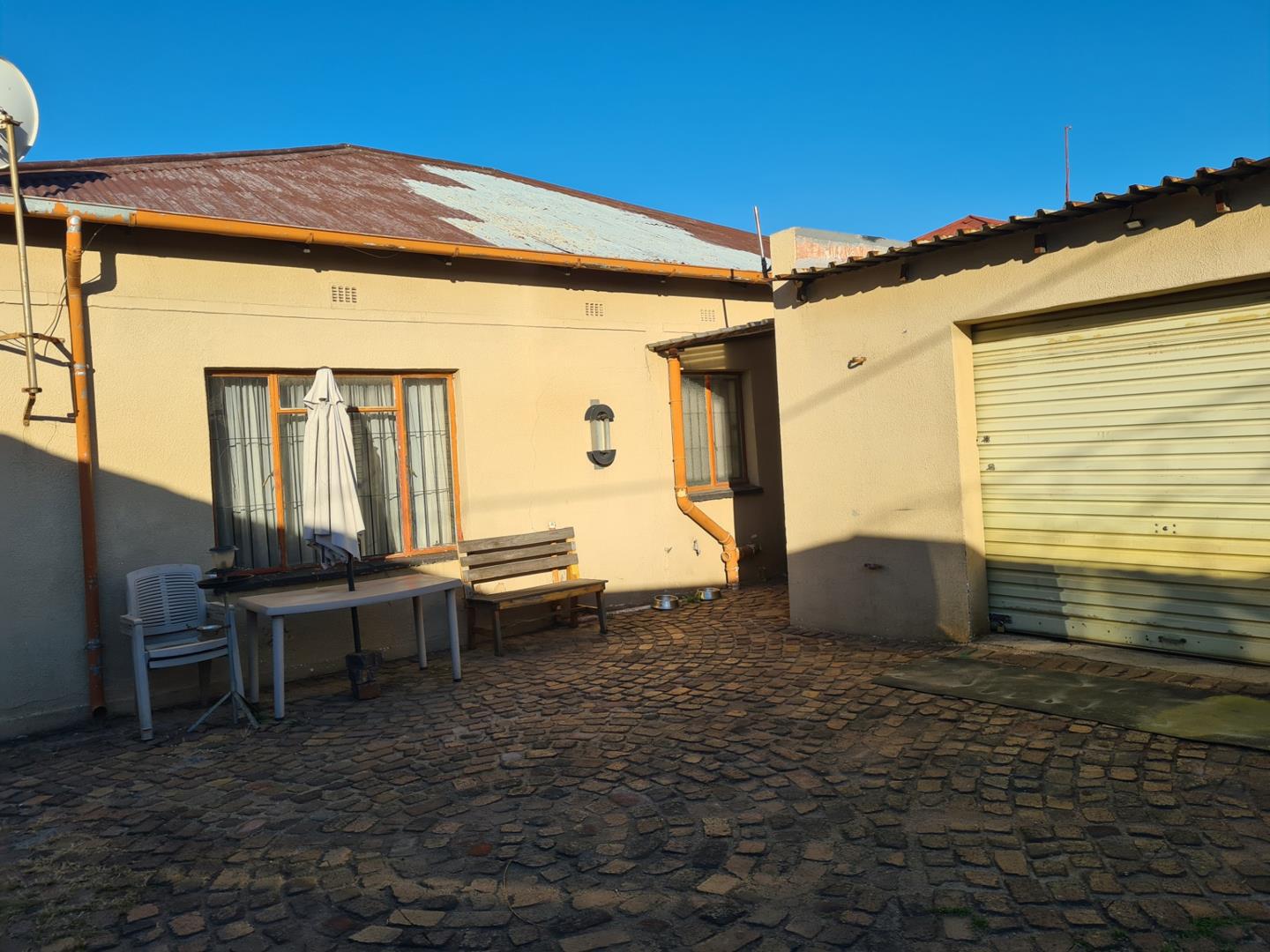 2 Bedroom House for sale in Springs Central P24114496556