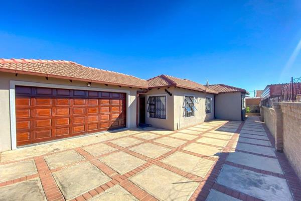 Selling Price:R970 000
Location: Sunvalley

Erf:341sqm
Floor:131sqm
4 Bedrooms, 2 ...