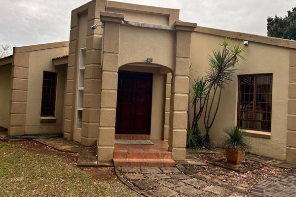 Sasolburg 

Look at this magnificent home!!!

Do not miss this beautiful family home
 
Financial Planning: 
R 2 400 000
+-R 26 ...