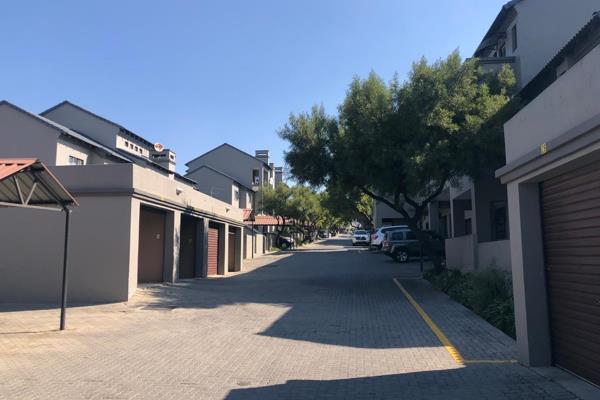 Calling first time buyers or Investors. This spacious apartment in a sought after area in Noordwyk, Midrand.
The apartment comprises of ...