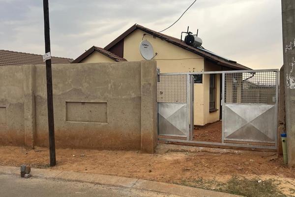 Compact family home with 2 bedrooms,1 bathroom(solar geyser), open plan kitchen &amp; lounge,2 paved open space parkings also extra ...