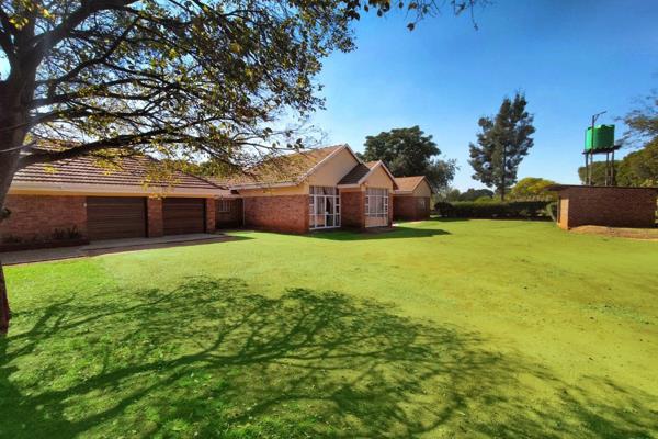 Are you looking for a tranquil retreat with ample space to grow? Look no further! This stunning small holding in Marister, Benoni ...