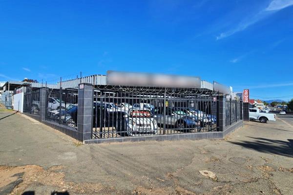 This well-known Commercial building with established business is situated close to the CBD and is part of Oudtshoorn for ...