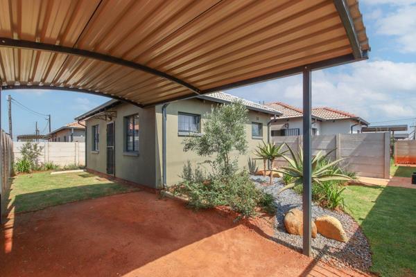 1. Experience modern comfort and stylish living in this stunning Tuscan roof-designed family house, located in a secure and vibrant ...