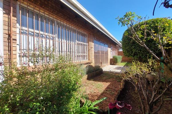 Location: Strubenvale, Gauteng

Bedrooms: 2
Bathrooms: 2
Security: Newly renovated and face brick ...