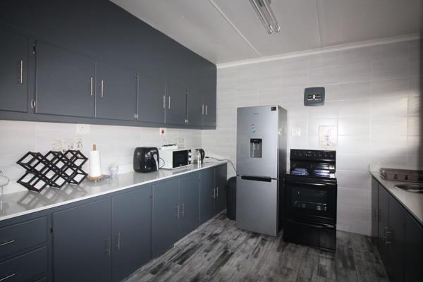 Neat and clean 3 bed apartment with open plan dining room and kitchen, family lounge area that flows to an entertainment balcony with ...