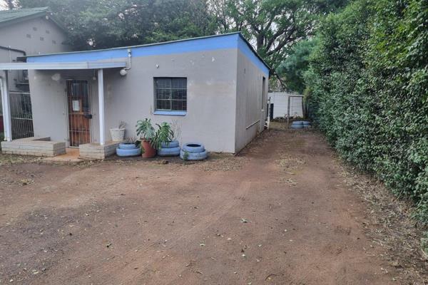 This rental is on a very busy road in the Empangeni CBD. It has a small yard space and a remote front gate. Excellent road frontage on ...