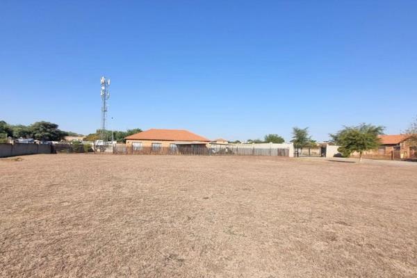 Build your dream house on this spacious 773m2 vacant stand in the sought-after Bushveld Estate.
Located at the edge of Brits, this safe ...