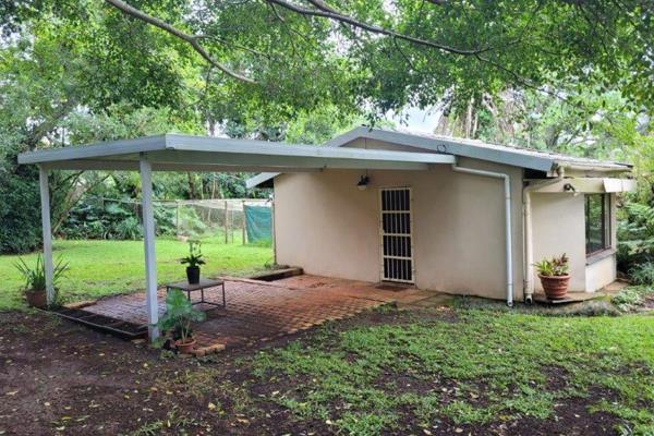 I bed garden cottage on shared property in Winston Park. The cottage has prepaid meters for water and electricity and separate ...