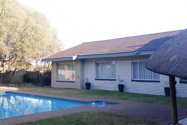 What a beautiful house with a bonus of a 2 bedroom flatlet, 2 x wendehouses, big yard, swimming pool, lapa with build in braai ...