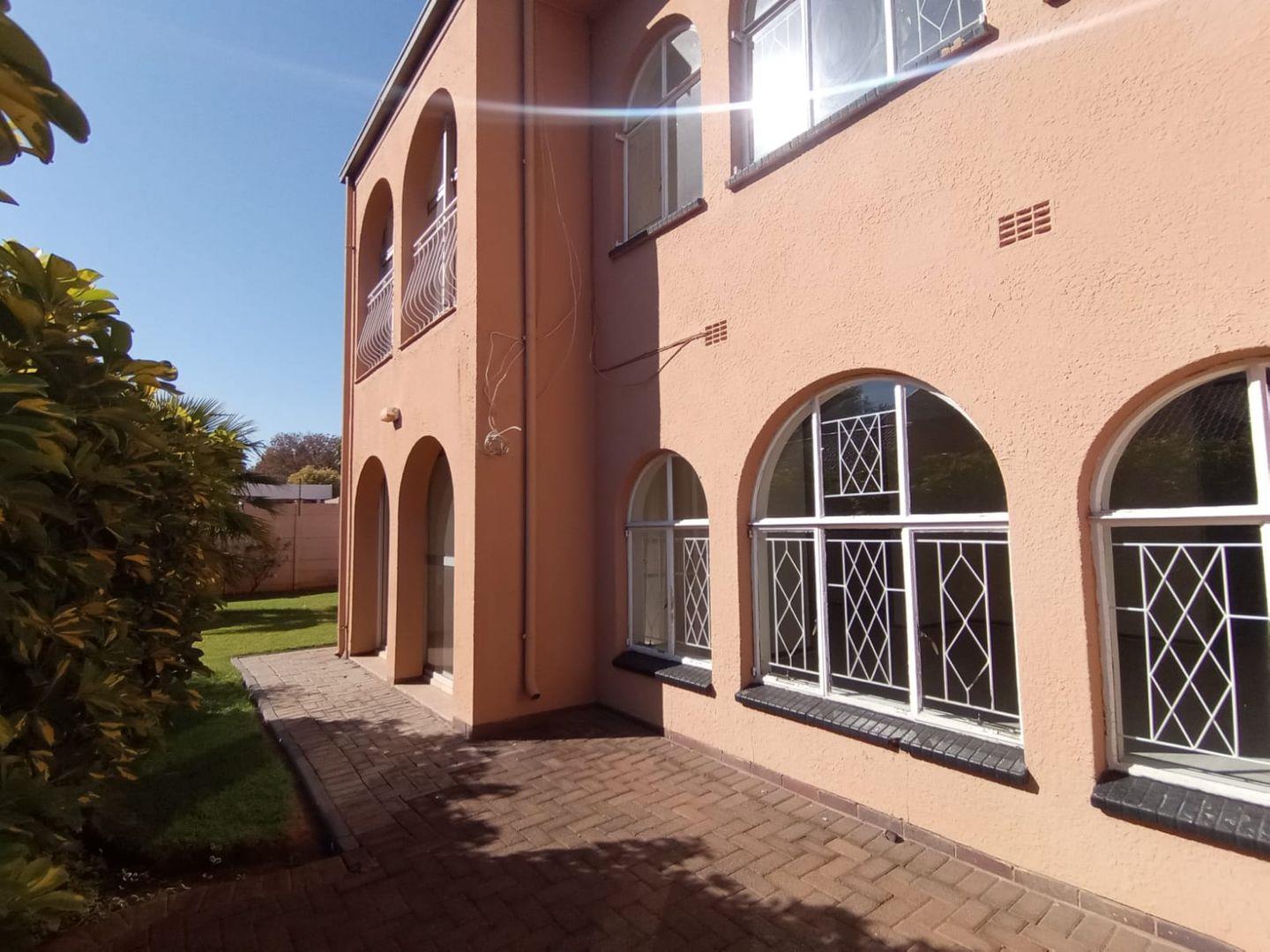 3 Bedroom Townhouse for sale in Three Rivers Proper P24114506631