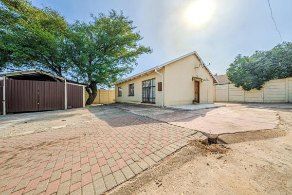 Discover the perfect family home in the tranquil neighborhood of Eldorado Park. This delightful 3-bedroom property offers comfort ...