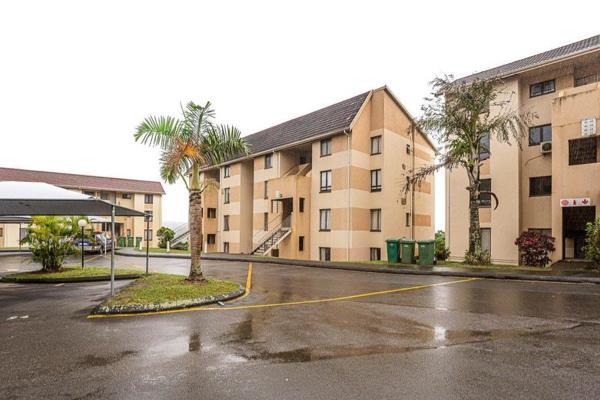 If your looking for a 2 bedroom flat with modern fixtures and fittings and no T.L.C necessary, this is it! fully tiled apartment with ...