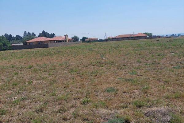 Residential vacant land located near all main amenities and easy access to the main roads.

This 992 square meter property is ideal for ...