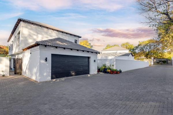 Welcome to this stunning, newly built 3-bedroom modern home in the heart of Rivonia!
The ...