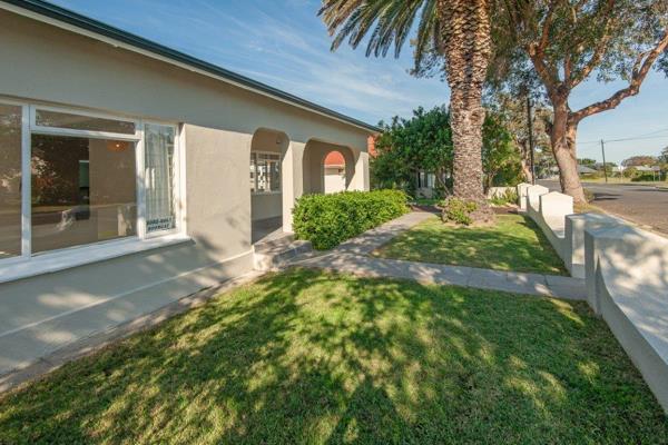 SOLE MANDATE - Nestled in the picturesque locale of Northcliff, this renovated family ...