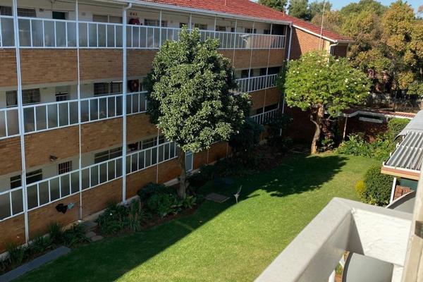 Welcome in viewing this spacious unit, in a well maintained complex, DENLEE &amp; EVERGLADE GARDENS, situated in Denlee germiston

 ...