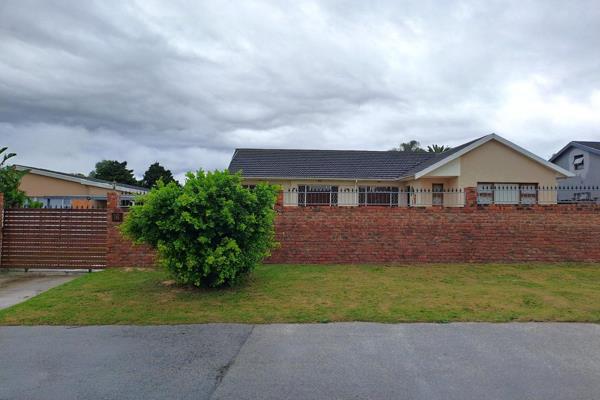 Sunny family home offers 4 bedrooms &amp; 2 bathrooms

Large TV room &amp; dining area with wooden floors and a separate tiled ...