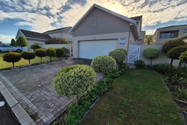 This property is in popular La Vie security estate.
The 3 bedroom home also offers the following:
2 Bathroom plus guest ...