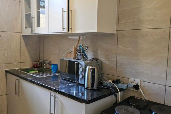 1 Bedroom apartment in Buccleuch .It is a very comfortable space for an individual to stay in water, electricity and wi-fi is included ...