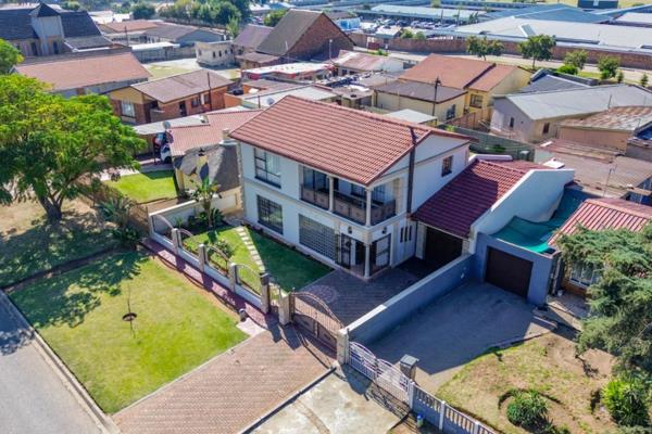 Elagant  double storey 3 bedroom house up for sale situated in rieger Park Boksburg ...