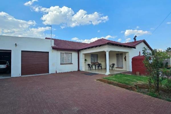 EXCEPTIONAL BARGAIN | CONTEMPORARY THREE BEDROOM HOME | AUTOMATED GARAGE

Why to Buy?

- ...