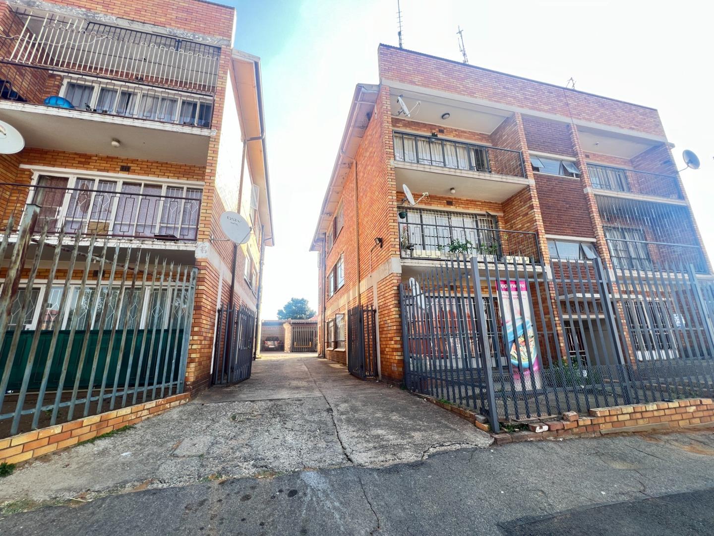 3 Bedroom Apartment / flat for sale in Regents Park P24114511273