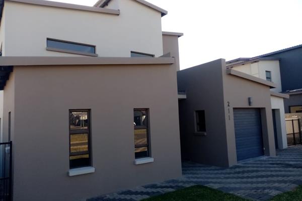 4 bedrooms, 3 bathrooms, kitchen + scullery, lounge, dining room, swiming pool and 2 garage

come and enjoy life next close to ...