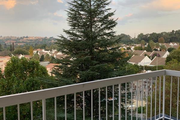 Executive Living in Bedfordview
This is an Immaculate modern styled Apartment in the heart of Bedfordview 
It has a lovely Entrance ...