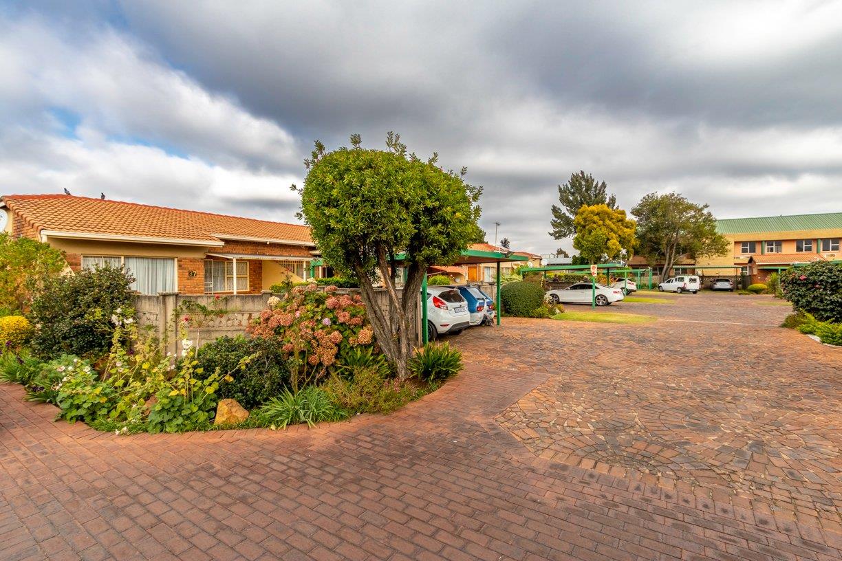 2 Bedroom Apartment / flat for sale in Beyers Park P24114512647