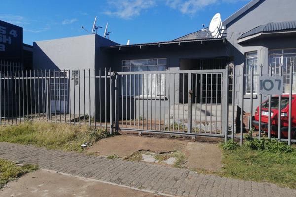 This property is located on Luipaard Street and has full business rights. The house is ...