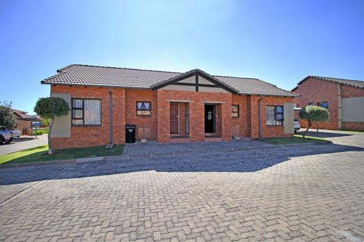 2 Bedroom Townhouse for sale in Wilgeheuwel