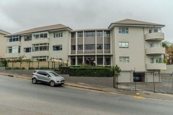 Spacious and airy large one bedroomed apartment in need of some creative flair. Enclosed ...