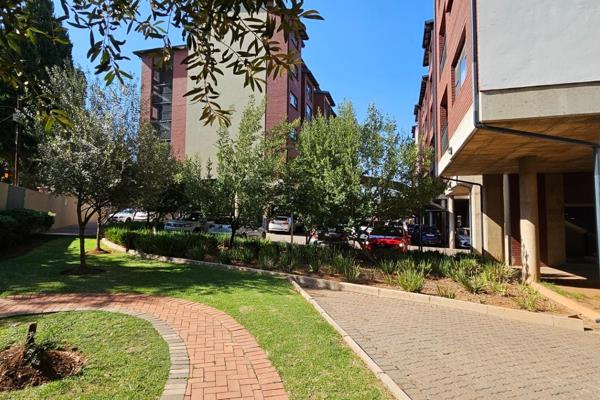 Spacious and very modern 2 Bedroom apartment in &quot;Die Hoewes&quot;area. No Load Shedding

Both Bedrooms have stylish En-suite ...