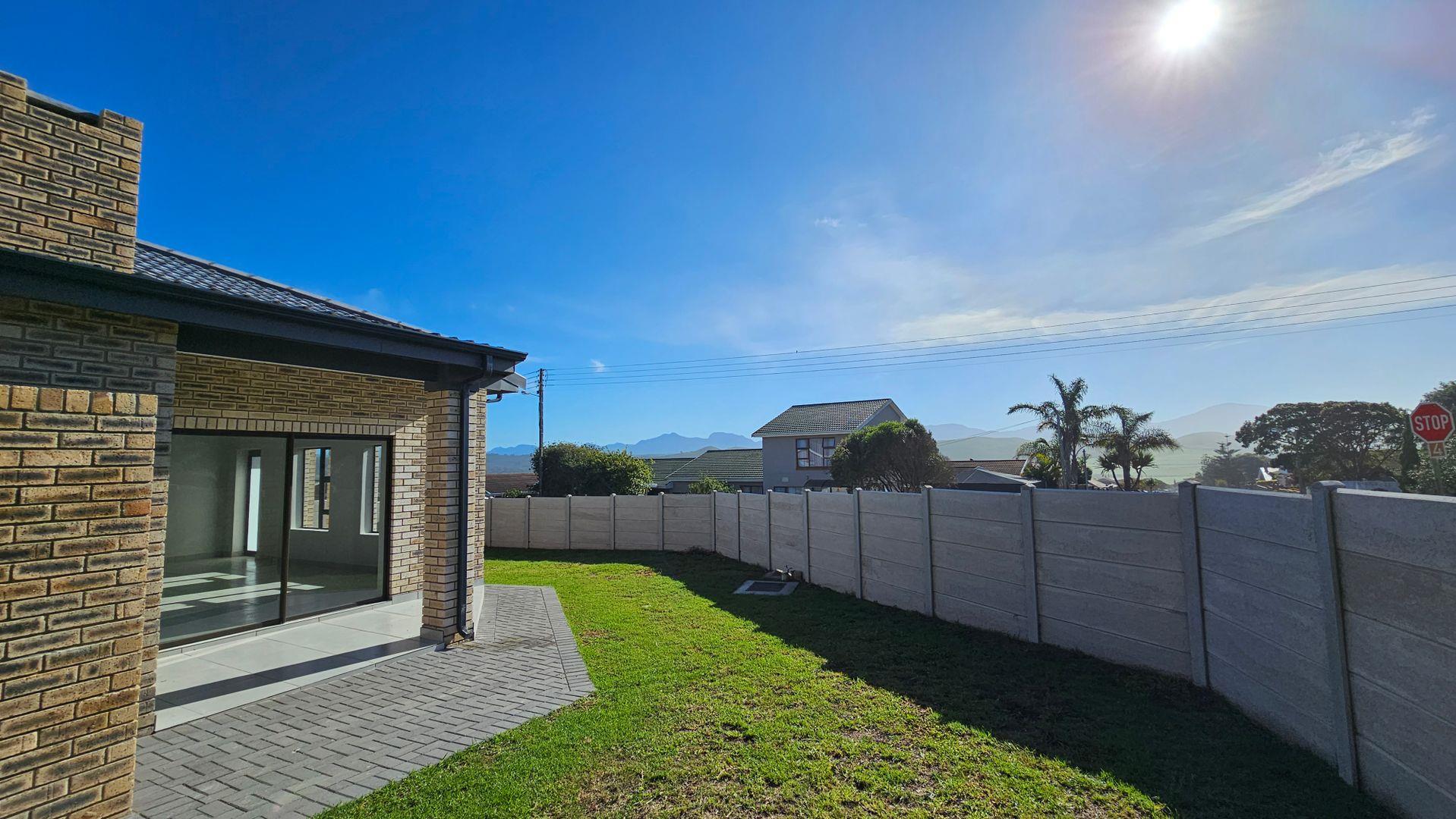 3 Bedroom House for sale in Fraaiuitsig Unit 1 ., 24 Kaaimans Avenue