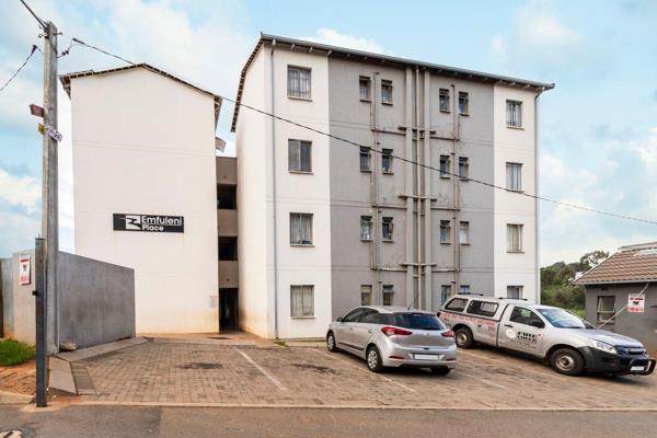 Suitable for a small family or for rentals, this two bedroom flat is close to most amenities. Not far away from Main Reef Road and ...