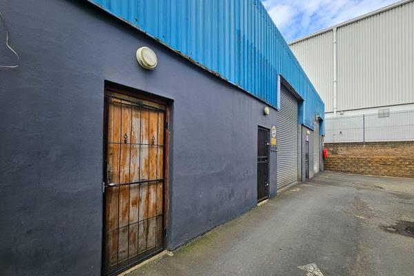 Mini factory situated in Southgate Business Park available for rental. 

Toilets and shower within unit. 

24 Hour security. 

Rental ...