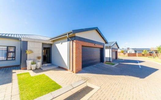 3 Bedroom Townhouse for sale in Kyalami Hills