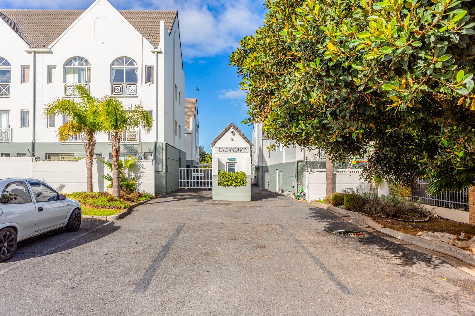 2 Bedroom Apartment / flat for sale in Rosendal The Peaks P24114516931