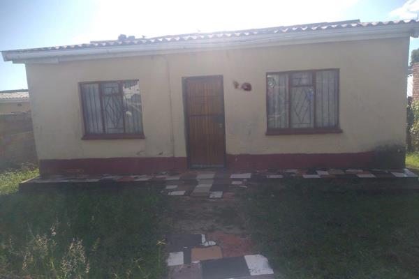 Introducing to the market a 2 bedroom house in Mbekweni, Postdam South.

The house has an inside toilet as well as an outside toilet ...