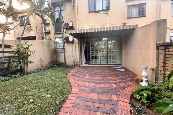 Up for grabs for a neat R1,199,000, this delightful duplex is the epitome of elegant suburban living. With its serene setting and host ...