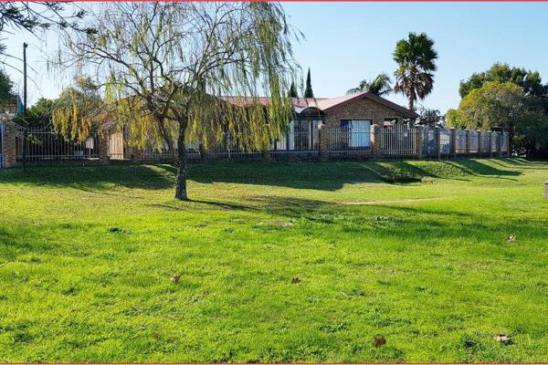 This beautifully designed family home in the serene suburb of Groenvlei, Paarl, offers the perfect blend of comfort, functionality, and ...