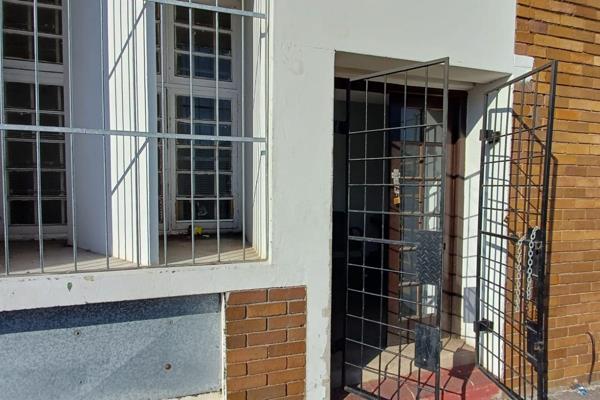 Approximately 80m2.  Asking rental is R6534 p.m plus Vat and utilities (R81.67/m2) negotiable for the right tenant.

This secure space ...