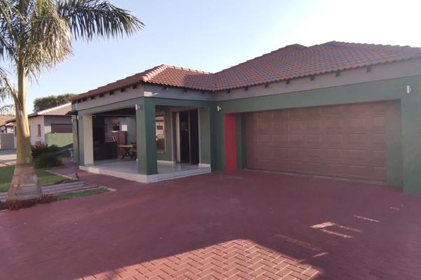 This is a modern and beautiful four bedroom house in the secure and beautiful Lavender estate, in the heart of Orchards in Akasia,

It ...