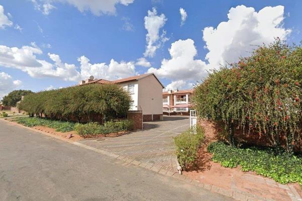 This flat is located in a lovely, peaceful, well known neighbourhood in Rensburg. Entering the complex through an electric gate which ...