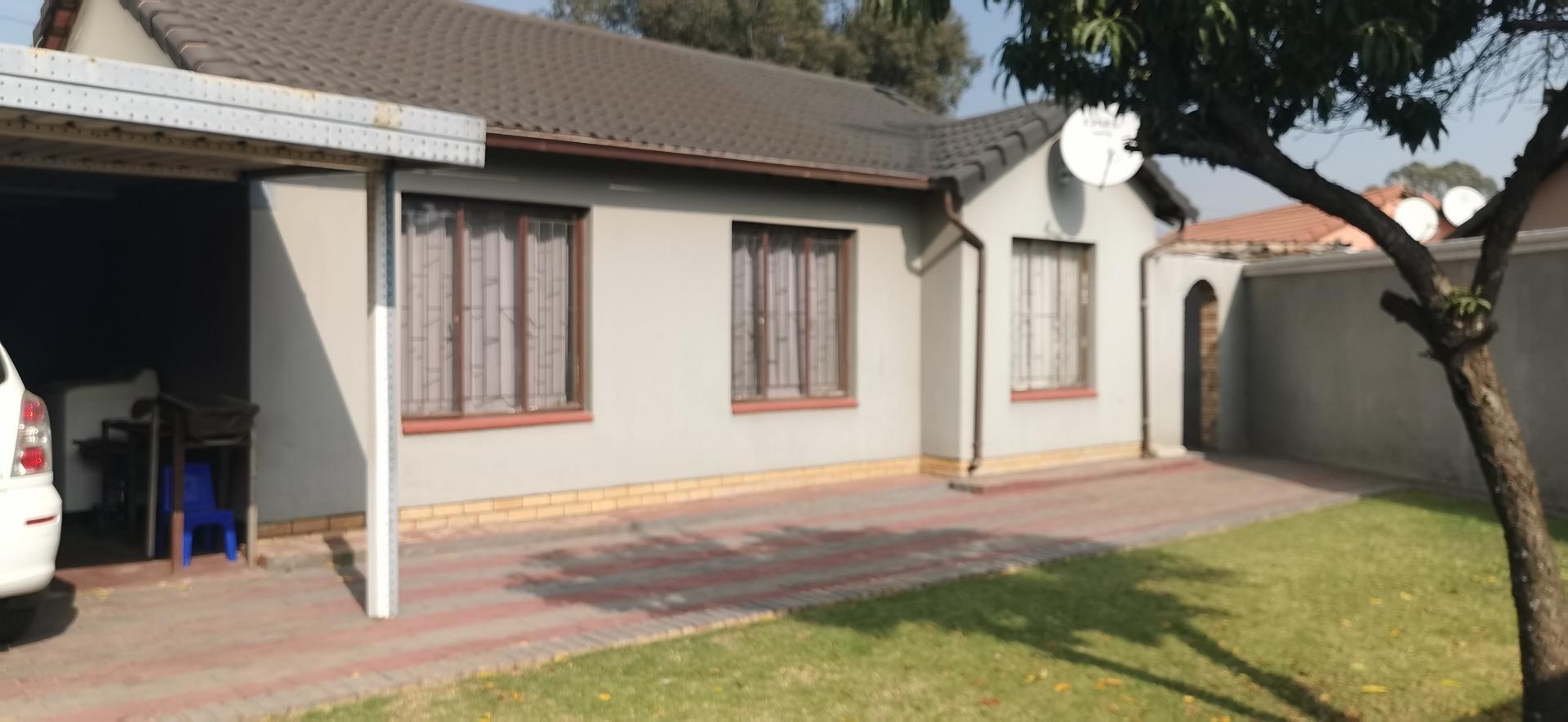 3 Bedroom House for sale in Regents Park P24114518955