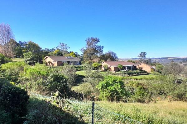 Totally unique and wonderful, an elevated home in popular Amberfield alongside the secret garden and small dams with endless southerly ...