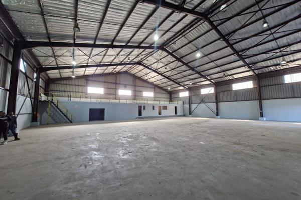 Introducing a prime opportunity for industrial ventures in the bustling area of Klipfontein, Witbank. This expansive 1089m2 workshop ...